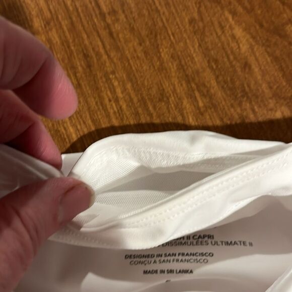 NWT Athleta Ultimate Stash II Capri Size Small Petite. - Picture 9 of 10